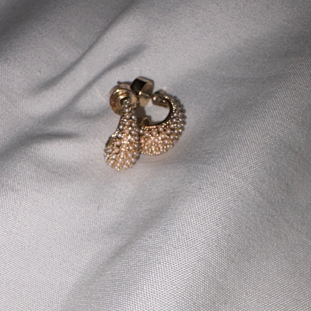 Elegant Gold and Pearl Hoop Earrings